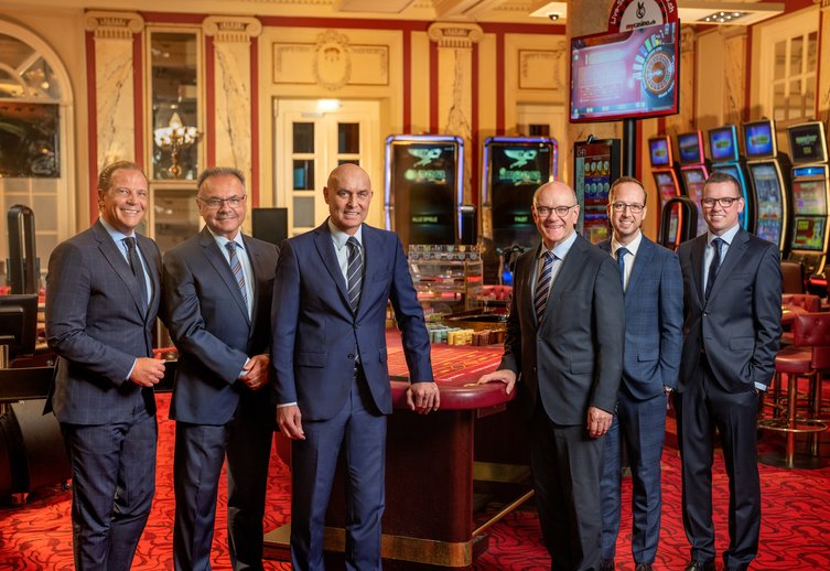 Gruppenbild der Geschäftsleitung im Grand Jeu Casino
