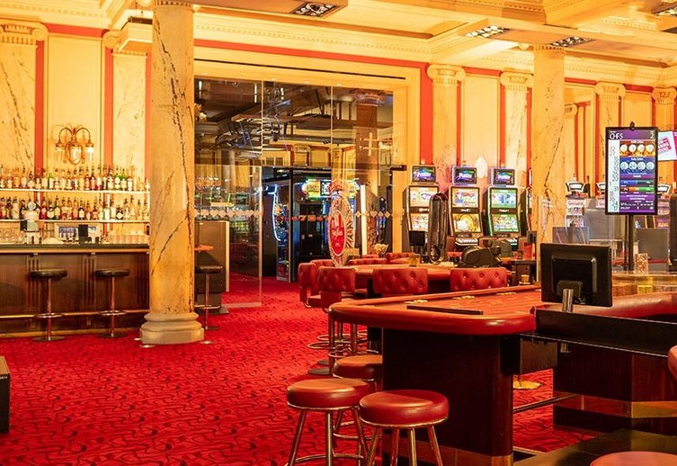 Historical ambience awaits you in the Grand Jeu Bar