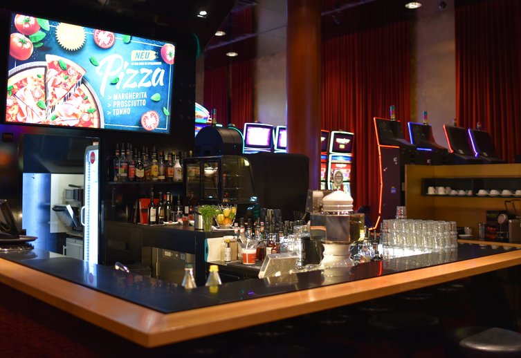 L'abbagliante sensazione di Las Vegas vi aspetta nel Jackpot Bar